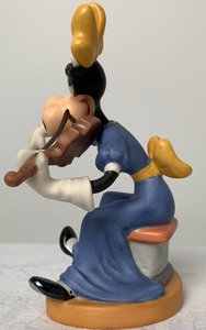 lot 27 image: Disney Collectible WDCC Clarabelles Crescendo from Symphony Hour