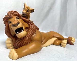 lot 67 image: Disney Collectible WDCC Pals Forever (Mustafa and Simba) from The Lion King