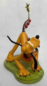 lot 84 image: Disney Collectible WDCC Pluto Helps Decorate Figurine from Plutos Christmas Tree