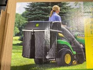 lot 106 image: JOHN DEERE 42 in. Twin Bagger for 100 Series Tractors