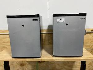 lot 108 image: MAGIC CHEF Lot of 2-  2.6 cu. ft. Mini Fridge in Stainless Look, ENERGY STAR (not working)