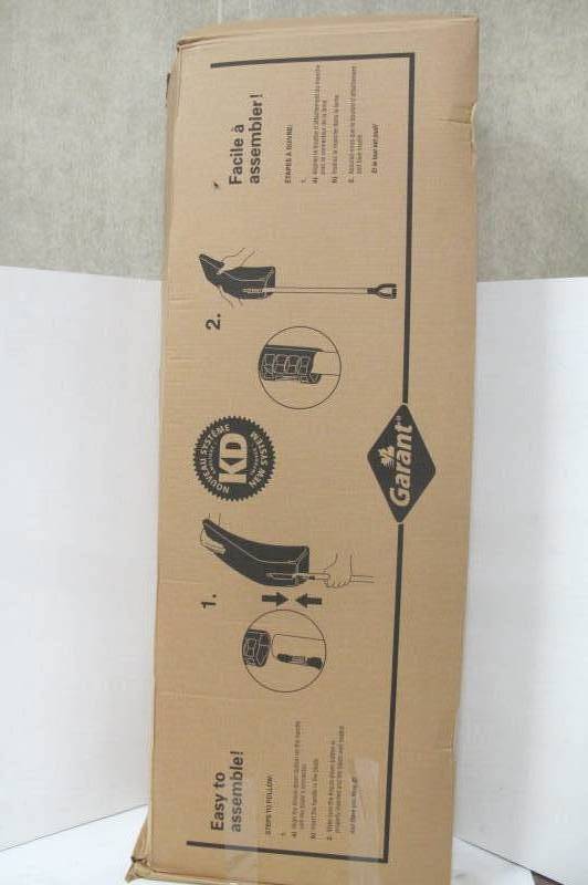lot 35 image: Garant GUH30FKDU 30 UHMW Blade Snow Pusher - White Blade w Red handle
