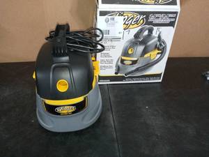 lot 67 image: 2.5 Gal. 1.75-Peak HP Compact WetDry Shop Vacuum by Stinger - never used