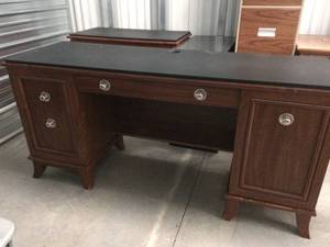 lot 4 image: BLACK LAMINATE TOP MAHOGANY COLORED EXECUTIVE DESK WITH 2 DRAWERS, CENTER DRAWER & 1 DOOR CABINET - MATCHES LOT 3 & 5