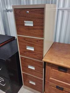 lot 15 image: RETRO WOOD GRAIN 4 DRAWER FILING CABINET