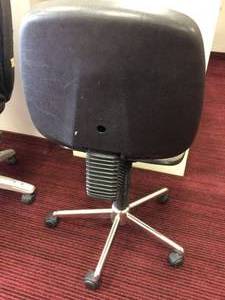 lot 26 image: CLOTH TASK CHAIR - MINOR STAINS NO TEARS