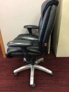 lot 27 image: GREAT BLACK LEATHER EXECUTIVE ERGONOMIC CHAIR - NICE CONDITION