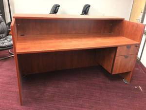 lot 2 image: NATIONAL OFFICE FURNITURE BEAUTIFUL MAHOGANY FINISH RECEPTION DESK - PLEASE SEE PICTURE FOR ALL THE DETAILS ON THIS GREAT RECEPTION AREA
