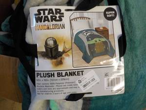 lot 6 image: Star Wars Plush Blanket 62 x 90...