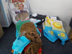 lot 17 image: Pet Lot...