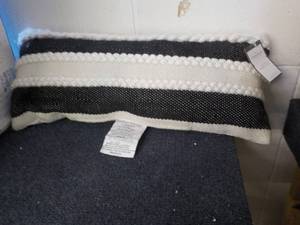 lot 18 image: Threshold Outdoor Lumbar Pillow 10 ...