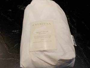lot 44 image: Casaluna Queen Size Sheet Set...
