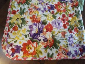lot 45 image: Full Size Reversible Bedspread...