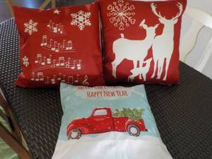 lot 85 image: 3 Xmas Pillows...