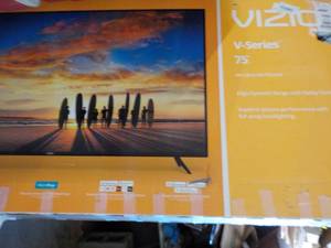 lot 141 image: Vizio 75 Vseries TV has cracked sc...