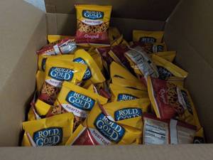 lot 294 image: Case of 104 Bags Rold Gold Heartzel...