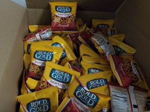 lot 295 image: Case of 104 Bags Rold Gold Heartzel...