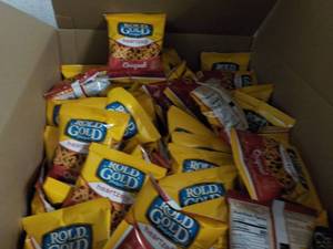 lot 296 image: Case of 104 Bags Rold Gold Heartzel...