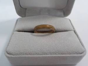 10 kt gold ring...