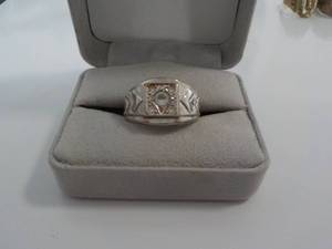 18 kt HGE ring...