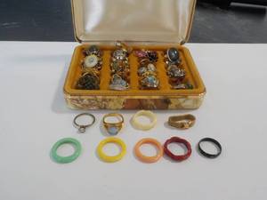 Adjustable rings in a jewelry ring...