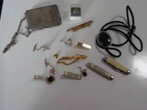 Vintage case, tie tacks, earrings, ...