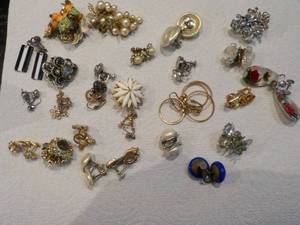 earring sets in a wood treasure che...