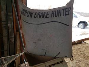 lot 15 image: Archery Bag Target