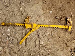 lot 16 image: Fence Stretcher