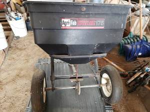 lot 28 image: Agri-Fab Broadcast Spreader 175