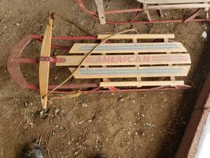 lot 29 image: 2 Older Sleds