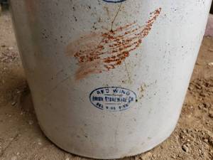 lot 34 image: Vintage #6 Red Wing Crock