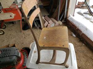 lot 43 image: Small School Desk Chair