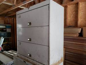 lot 46 image: Metal Garage  Storage Cabinets