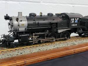 lot 1 image: Lionel New York City 4-6-0 Steam Locomotive & Tender Ten-Wheeler
