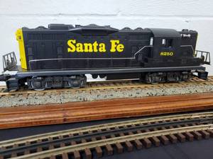 lot 11 image: Lionel Santa Fe GP-9 Diesel Locomotive