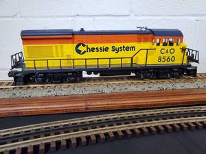 lot 15 image: Lionel Chessie U36B Diesel Locomotive 6-8560