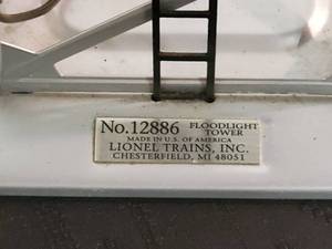 lot 17 image: Lionel Train Set Accessory Flood Light Tower 6-12886