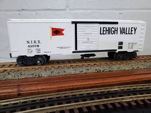 lot 18 image: Lionel Lakawanna Lehigh Valley Reefer Car 6-41078
