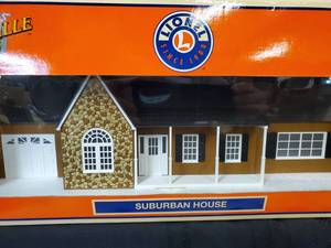 lot 20 image: Lionel Train Set Accessory Suburban House Fully Assembled New In Box