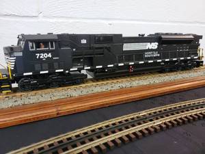 lot 23 image: Very Nice Lionel Norfolk Southern SD-80 Diesel Locomotive 6-28226