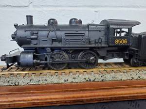 lot 25 image: Lionel Pennsylvania Steam Locomotive with Tender