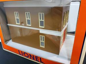 lot 26 image: Lionel Train Set Accessory Anastasia Bakery New in Box 6-34124