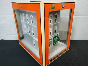 lot 27 image: Lionel Train Set Accessory O Gradys Tavern New in Box 6-34127