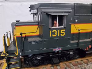 lot 38 image: Lionel GP-30 Seaboard Diesel Engine