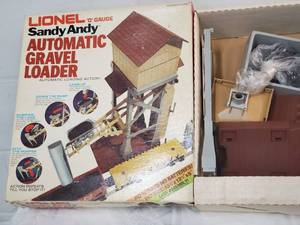 lot 49 image: Lionel Train Set Accessory Automatic Gravel Loader