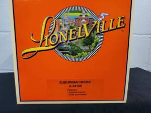 lot 66 image: Lionel Train Set Accessory Suburban House Fully Assembled