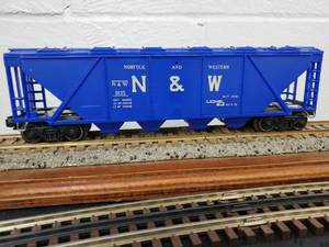 lot 73 image: Lionel Norfolk & Western 9135 Covered Hopper Car