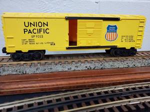 lot 76 image: Lionel Union Pacific UP 9203 Railroad Box Car