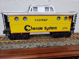 lot 83 image: Lionel Chessie Lighted C&O U9167 Caboose